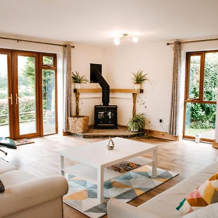 Holly Cottage, 2 Bed House, Sleeps 6 Cleobury Mortimer ภายนอก รูปภาพ
